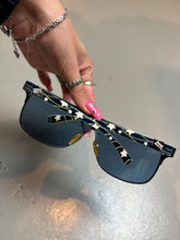 Laden Sie das Bild in den Galerie-Viewer, Vintage Miss Sixty Black Star Sunglasses