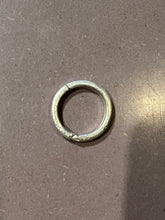 Laden Sie das Bild in den Galerie-Viewer, Ringsbyclausen Ring „Kantig Rissig“