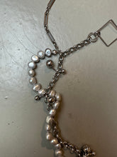 Laden Sie das Bild in den Galerie-Viewer, Xullery Grey Pearl Necklace DNA