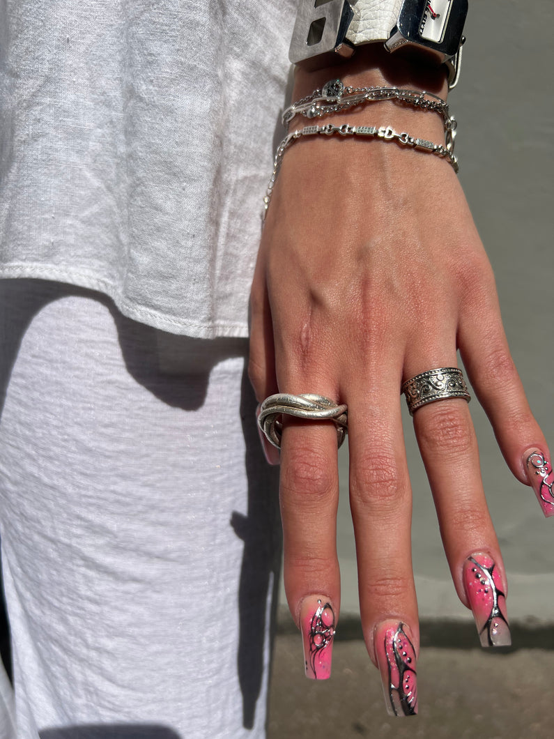 Tragebild von Ringsbyclausen Ring „Twisted“ vom Zeigefinger 