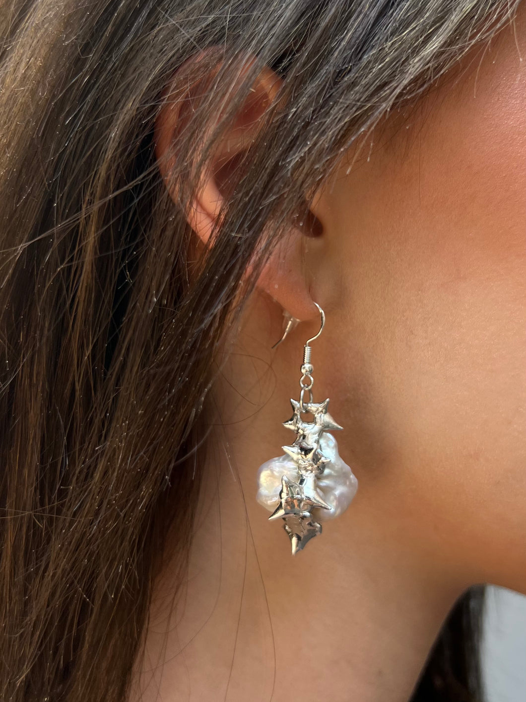 Tragebild von Xullery Metal Silver Earrings.