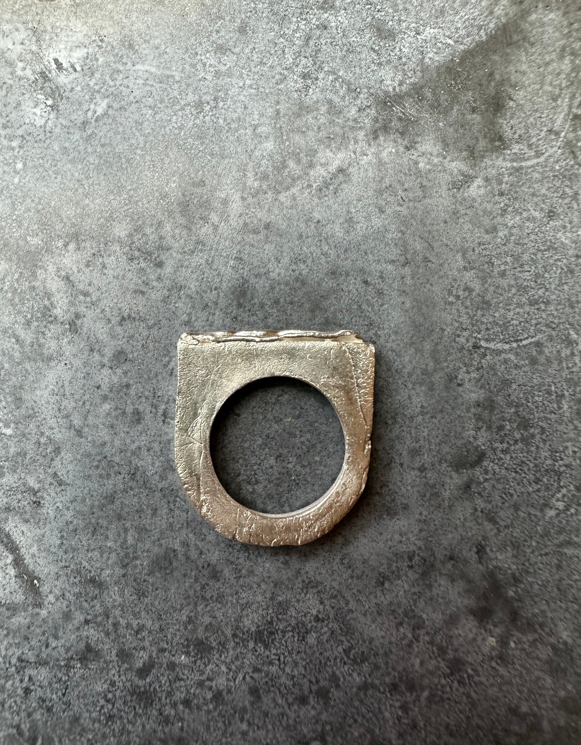 Detailliertes Produktbild Ringsbyclausen Ring flat auf Boden 