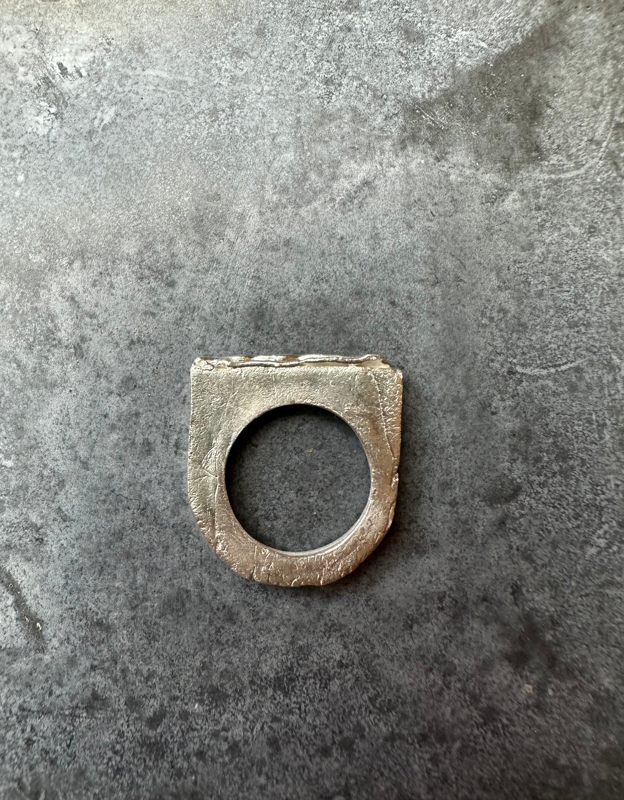 Detailliertes Produktbild Ringsbyclausen Ring flat auf Boden 