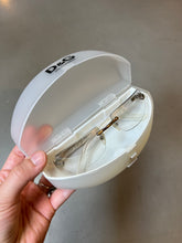 Laden Sie das Bild in den Galerie-Viewer, Vintage Dolce &amp; Gabbana Sunglasses