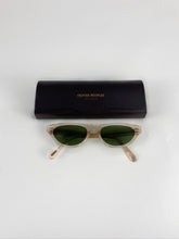 Laden Sie das Bild in den Galerie-Viewer, Oliver Peoples Cat Sunglasses see through + green glasses