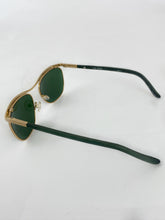 Laden Sie das Bild in den Galerie-Viewer, Linda Farrow Sunglasses The Row green/gold 5419-145