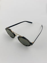 Laden Sie das Bild in den Galerie-Viewer, Dior Sunglasses golden black 2OSJO4923 150