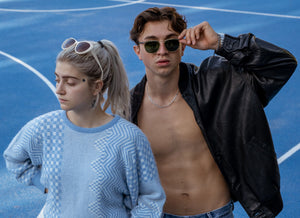 Männliches Model mit Linda Farrow Sunglasses.