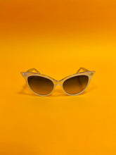 Laden Sie das Bild in den Galerie-Viewer, Vintage Dsquared Sunglasses silver