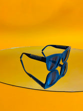 Laden Sie das Bild in den Galerie-Viewer, Vintage Stella McCartney Sunglasses chains grey