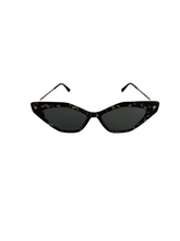 Laden Sie das Bild in den Galerie-Viewer, Produktbild der Mykita Sunglasses leo gold flexibleren vorne vor weißem Hintergrund.