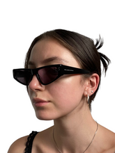 Laden Sie das Bild in den Galerie-Viewer, Stella McCartney Sunglasses