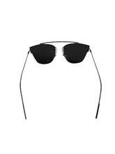 Laden Sie das Bild in den Galerie-Viewer, Dior Sunglasses minimalistic