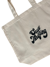 Laden Sie das Bild in den Galerie-Viewer, Still Thrifting Tote Bag