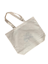 Laden Sie das Bild in den Galerie-Viewer, Still Thrifting Tote Bag