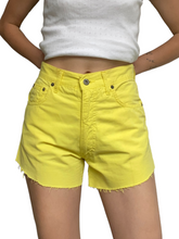 Laden Sie das Bild in den Galerie-Viewer, Vintage Neon Yellow Shorts M
