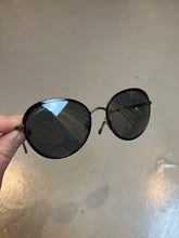 Laden Sie das Bild in den Galerie-Viewer, Chanel Rounded Sunglasses