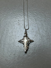 Laden Sie das Bild in den Galerie-Viewer, Xullery Simple Cross Chain